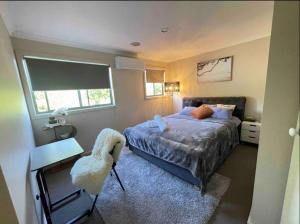 Postel nebo postele na pokoji v ubytování Perfect room in Wantirna