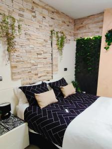 Łóżko lub łóżka w pokoju w obiekcie Apartamento Las 3P Piscina, Paz y Patio privado