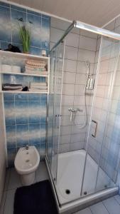 Koupelna v ubytování Apartma Arh + 37 fotografií