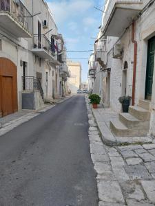an empty street in an alley between buildings at Casa Antonietta - Ostuni Centro in Ostuni