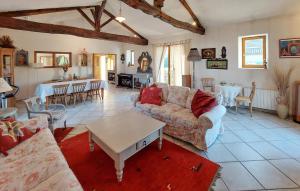 Gallery image of Awesome Home In Ambares Et Lagrave in Ambarès-et-Lagrave
