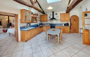 Gallery image of Awesome Home In Ambares Et Lagrave in Ambarès-et-Lagrave