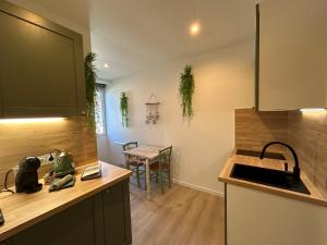 a kitchen with a sink and a counter top at L'ancienne ferme du château entre Paris et Disney in Croissy-Beaubourg