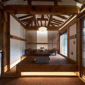 Ένα ή περισσότερα κρεβάτια σε δωμάτιο στο Luxury Hanok Harmony House