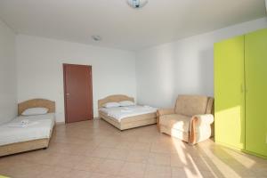 Postel nebo postele na pokoji v ubytování Aleksandra Apartments Utjeha