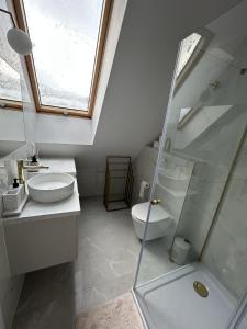 Bilik mandi di Ustronny Loft