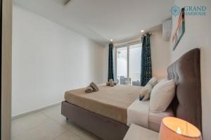 Zdjęcie z galerii obiektu Modern Oasis Luxe with BigYard w mieście San Ġwann