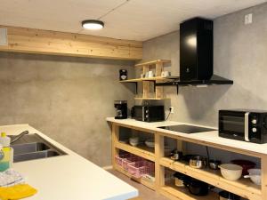 Kuchyň nebo kuchyňský kout v ubytování Winjum Hostel Stegastein