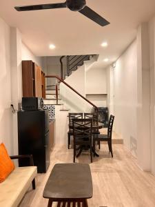 Η κουζίνα ή μικρή κουζίνα στο Saigon Holiday House +4 φωτογραφίες