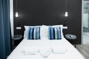 Postel nebo postele na pokoji v ubytování Teulada Luxury Rooms