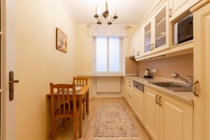 Una cocina o kitchenette en Apartment Near the Source