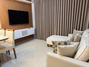 TV a/nebo společenská místnost v ubytování Apartamento 2 Qt Próx a UniRV 101