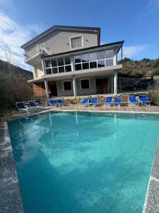 Πισίνα στο ή κοντά στο Qyteza Guest House & Camping