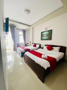 Postel nebo postele na pokoji v ubytování Conico Hotel at Dalat + 22 fotografií