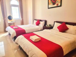 Postel nebo postele na pokoji v ubytování Conico Hotel at Dalat