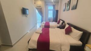 Postel nebo postele na pokoji v ubytování Conico Hotel at Dalat