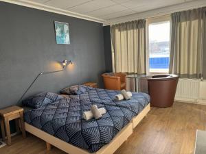 弗利辛恩住宿加早餐旅馆客房内的一张或多张床位