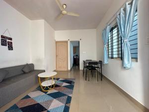 Posezení v ubytování Beautiful 1bhk near JP nagar and IIMB 209F