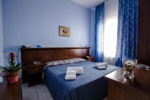 Postel nebo postele na pokoji v ubytování Miramare Hotel