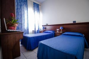 Postel nebo postele na pokoji v ubytování Miramare Hotel