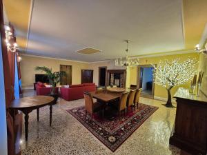 Posezení v ubytování Casa Vacanza Ex Pretura Vallelaghi