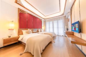 TV a/nebo společenská místnost v ubytování Wushiju丨Zhenyuan Ancient City Riverside B&B