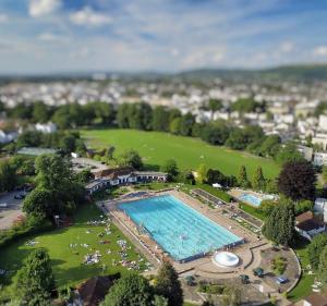 Bazén v ubytování Charming Town Centre 2 Bed House nebo v jeho okolí