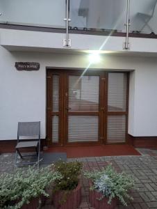 Fasada lub wejście do obiektu Maly domek