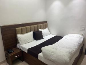 Postel nebo postele na pokoji v ubytování Hotel Nath