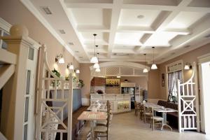 Posezení v ubytování Hotel and Restaurant Velure