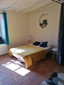 Postel nebo postele na pokoji v ubytování Home, Saint Léonard des bois