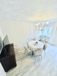 a dining room with a white table and chairs at RelaxStay - SkyView - Smart-TV - WiFi in Dielheim