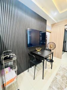 Телевизор и/или развлекательный центр в SHORE MOA- EXXY SUITES Pasay