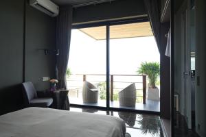Ένα ή περισσότερα κρεβάτια σε δωμάτιο στο SO Zen, New, Luxury, Full sunset sea view +40 φωτογραφίες