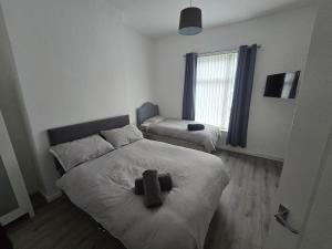 Ένα ή περισσότερα κρεβάτια σε δωμάτιο στο Anfield Guest House Sleeps 5