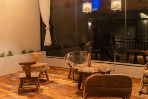 Miyinxianye Snow Mountain Makino Migratory Bird Viewing B&B Napa Sea Scenic Area Branch的休息区
