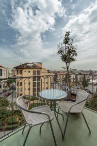 Bazén v ubytování Margosa Boutique Hotel Tel-Aviv Jaffa nebo v jeho okolí