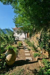 Vonkajšia záhrada v ubytovaní Agriturismo Costamagna