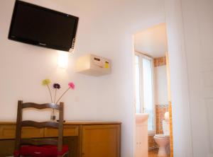 TV a/nebo společenská místnost v ubytování Hotel Audran