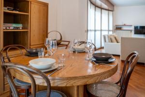 Η κουζίνα ή μικρή κουζίνα στο Spacious bright apartment near city center and Como lake with air conditioning