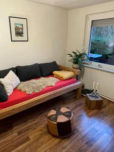 a living room with a couch and a window at Ruhiges Häuschen am Wald mit Kamin, Terrasse in Bucha