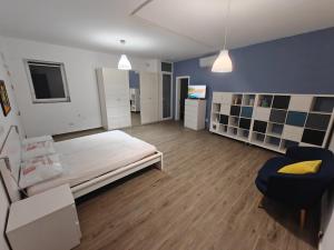 Postel nebo postele na pokoji v ubytování Spacious Central Apartment