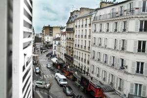 Nespecifikovaný výhled na destinaci Paříž nebo výhled na město při pohledu z hotelu