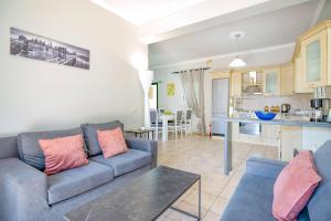 a living room with a couch and a kitchen at Villa Zaira in Halikounas