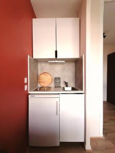 Η κουζίνα ή μικρή κουζίνα στο Joli studio front de mer Balcon WIFI vue cour