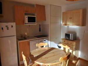 Kuchyňa alebo kuchynka v ubytovaní Charmant studio avec terrasse exposée sud et accès Multi Pass à 3€/jour/personne ! - FR-1-692-72