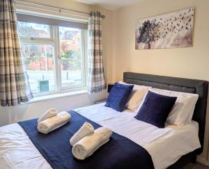 a bedroom with a bed with two towels on it at Theatre Severn Town House, Parking & Quarry Views in Shrewsbury