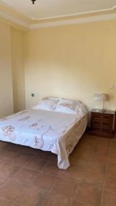 a bedroom with a bed and a nightstand and a bed sidx sidx sidx sidx at Orange Room Your refuge of tranquility and privacy in Alzira
