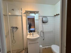 Kúpeľňa v ubytovaní Villa Prairie Mont-Dore 7 Appartements + 37 fotografií