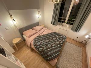 a small bedroom with a bed and a window at Marine 1 in Cherbourg en Cotentin